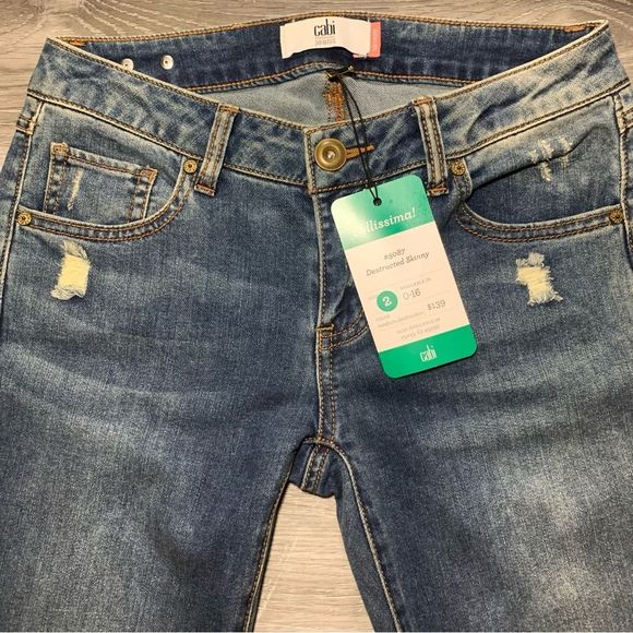 NWT CABI Medium Washed Destructed Skinny Jeans (Size 2) - Picture 3 of 16